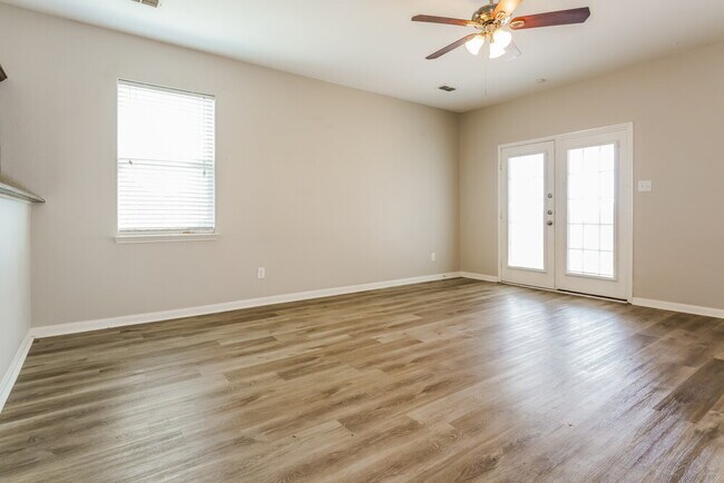 Building Photo - 2120 Foxglove Ct