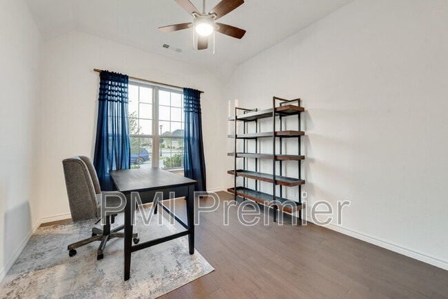 Building Photo - 2901 Little Wonder Ln