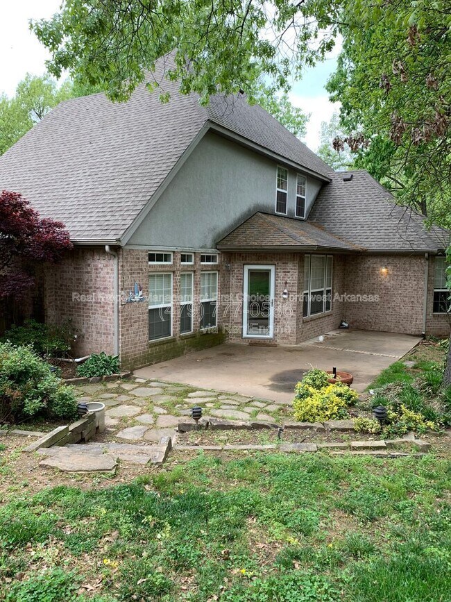 Building Photo - 300 Genesis Dr