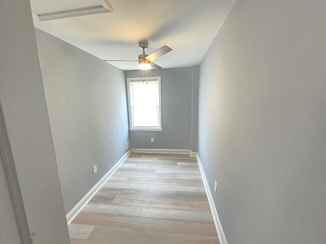 Building Photo - Beautiful 4 Bedroom 2 Bathroom East Baltim...