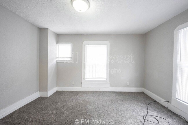 Building Photo - 240 N Beville Ave