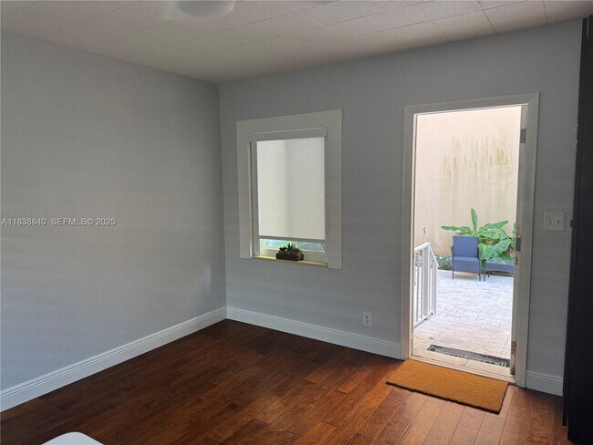 Building Photo - 323 New Mexico St