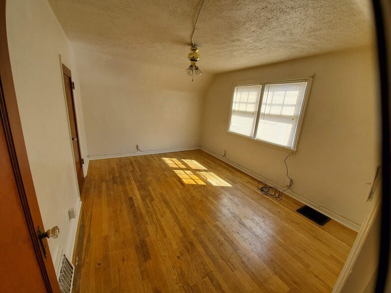 Upstairs bedroom view 1 - 426 W Benton St