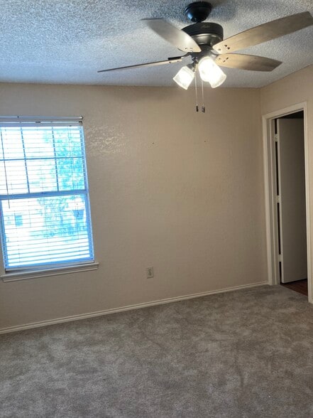 2nd bedroom - 505 Pecan Acres Ct