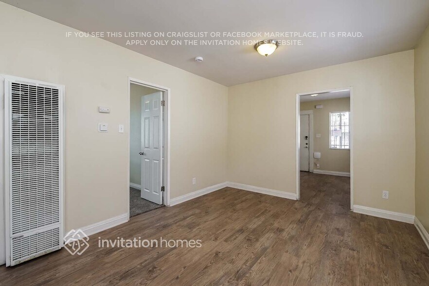 Building Photo - 1522 W 60th St