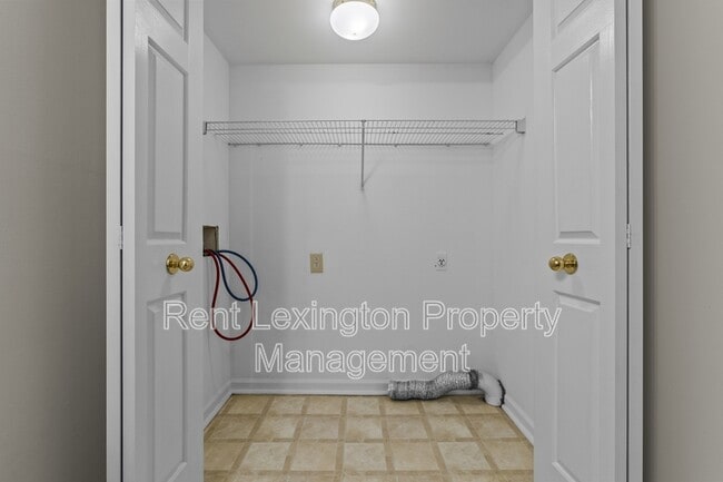 Building Photo - 3175 Kirklevington Dr