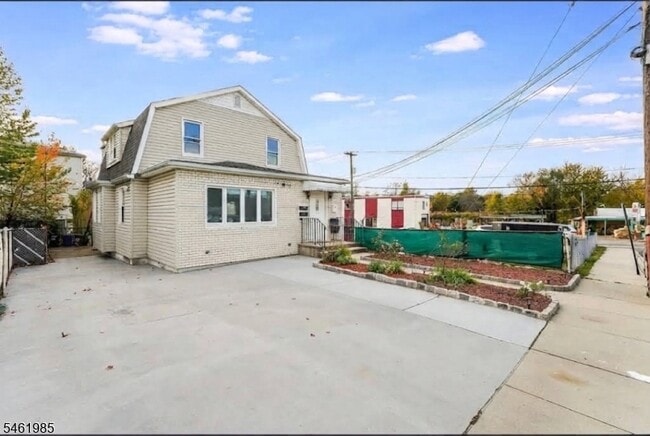 Building Photo - 327 Stover Ave