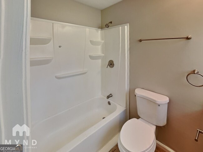 Building Photo - 450 Fairburn Rd NW