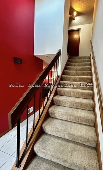 Building Photo - 767 Robin Rd