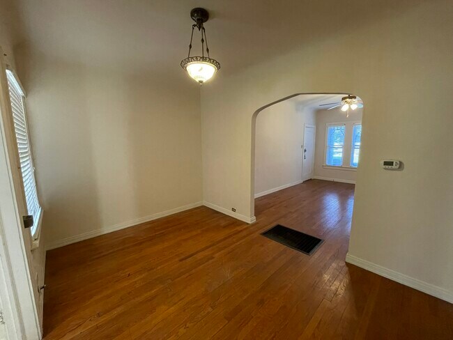 Building Photo - Huisache