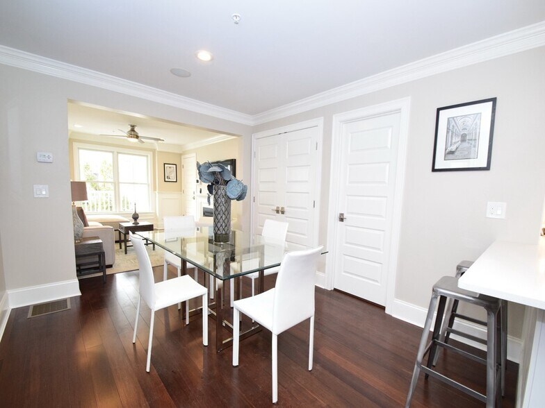 Building Photo - 41 Wenham St