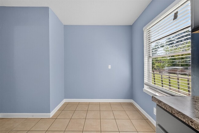 Building Photo - 5534 Thrush Dr