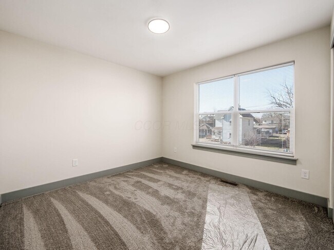 Building Photo - 384 Whitethorne Ave