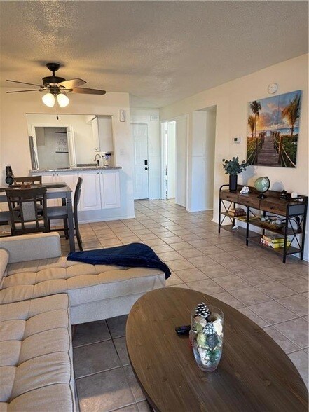 Building Photo - 2425 Oxford Pl