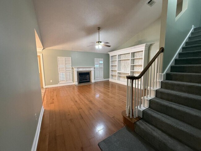 Building Photo - 2065 Juniper Dr