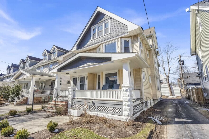 Building Photo - 2638 E 126th St