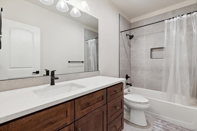 Building Photo - Luxury Home For Rent in Lowry