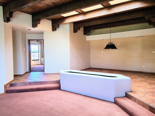 Building Photo - BEAUTIFUL HOME IN A PRIME LOCATION | Showings Coming soon!