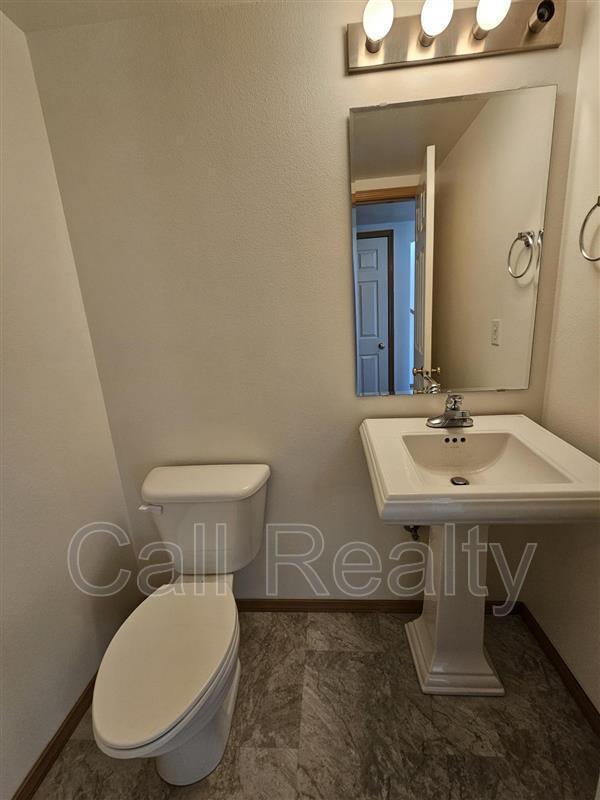 Building Photo - 1021 Malvern St