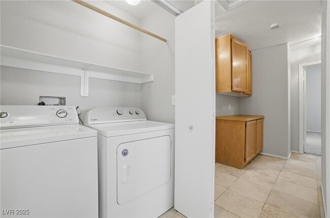 Building Photo - 5555 Airview Ct