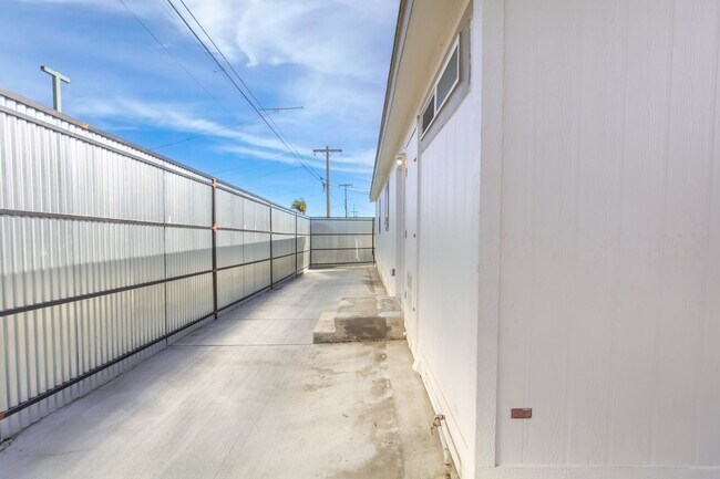 Building Photo - New Build 2 Bedroom / 2 Bath + Office Home in Mount Hope!