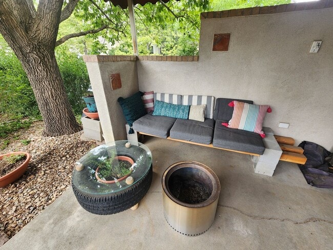 Building Photo - Stunning 3 Bedroom Townhome Tucked Away In...