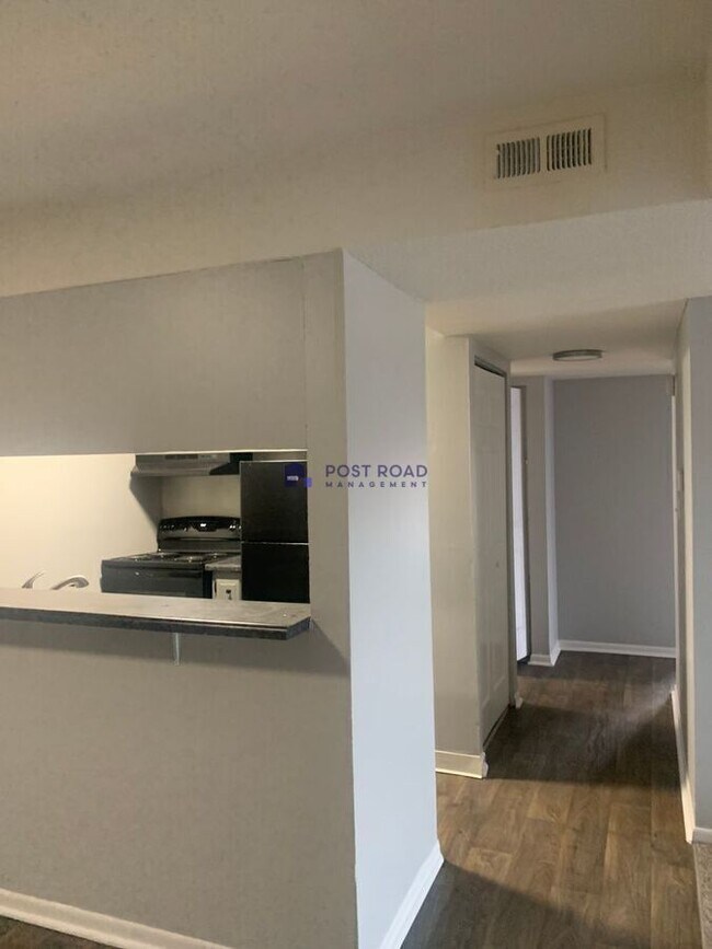 Building Photo - 2800 S Osage Ave