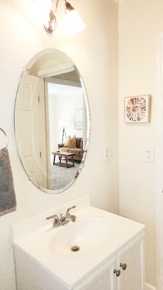 Building Photo - 1408 N Cherokee Ave