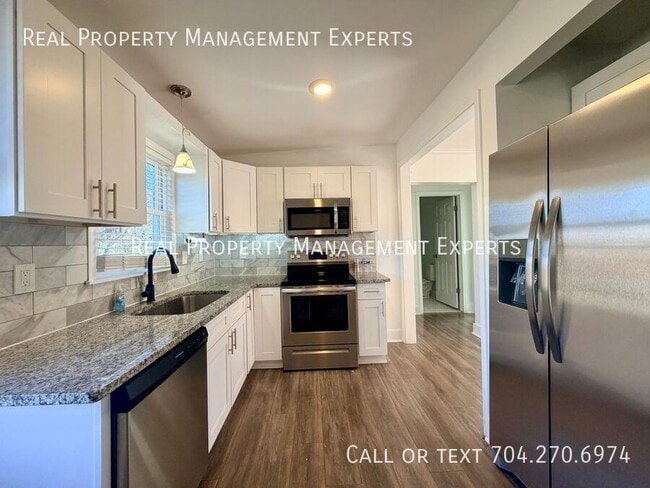 Building Photo - 903 Michigan St