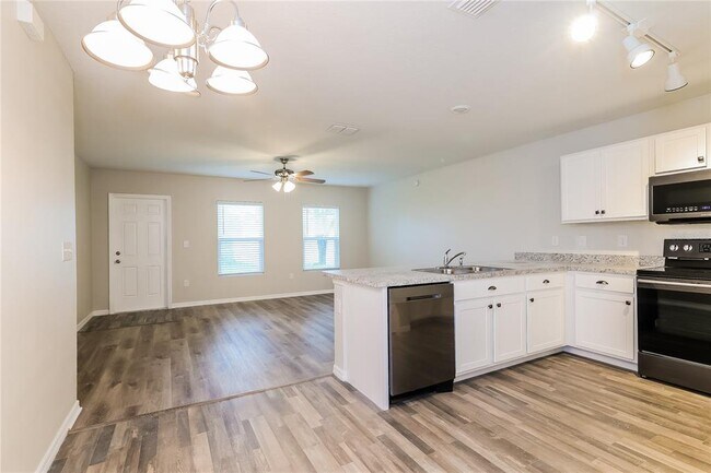 Building Photo - 231 Begonia Ln