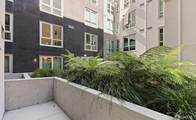 Building Photo - 1075 Market St