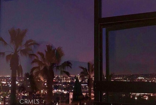 Building Photo - 1223 Larrabee St