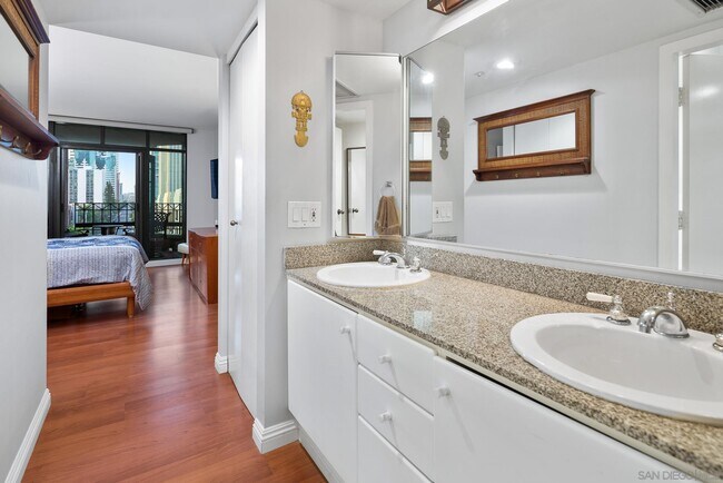 Building Photo - 500 W Harbor Dr