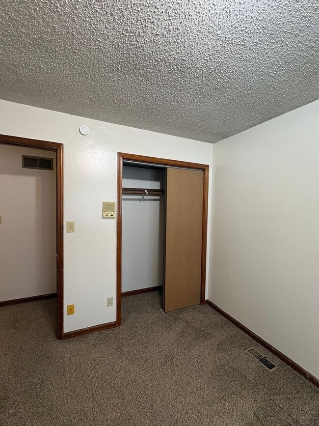 Building Photo - 828 Dondee Dr