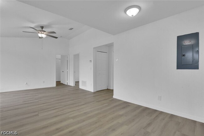 Building Photo - 128 Harold Ave S