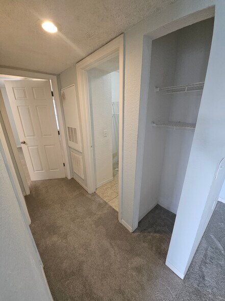 Building Photo - 5160 Conroy Rd