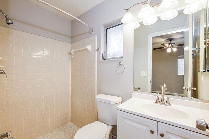 Building Photo - 9556 Brimton Dr