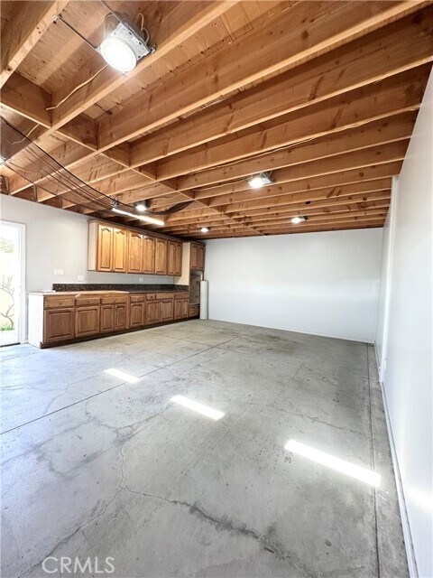 Building Photo - 528 E 238th Pl