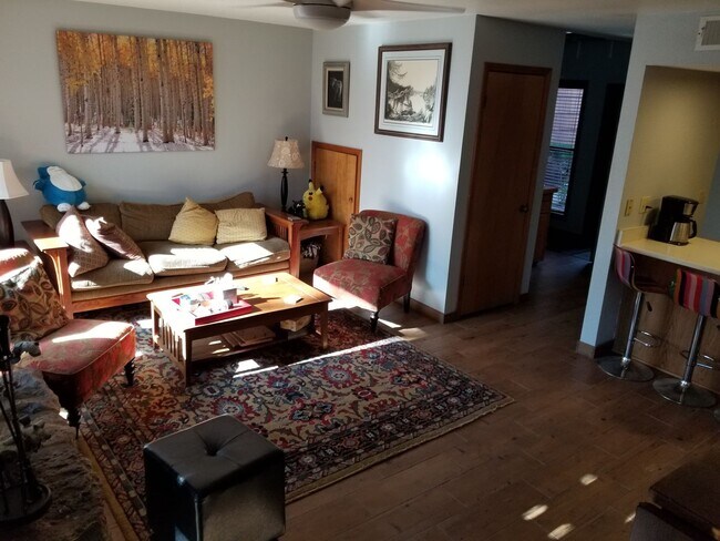 Building Photo - 2 Bed, 2.5 Bath Townhouse near NAU/CCC!! S...