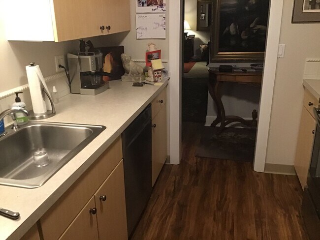 Building Photo - PARK PLACE 2 BEDROOM, 2 BATH CONDO - 1137 SQ. FT!