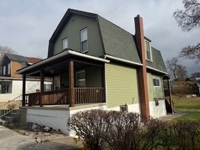 Building Photo - Furnished house.