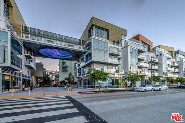 Building Photo - 1705 Ocean Ave