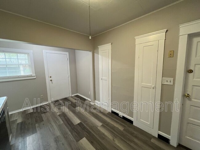 Building Photo - 3268 W 84th St