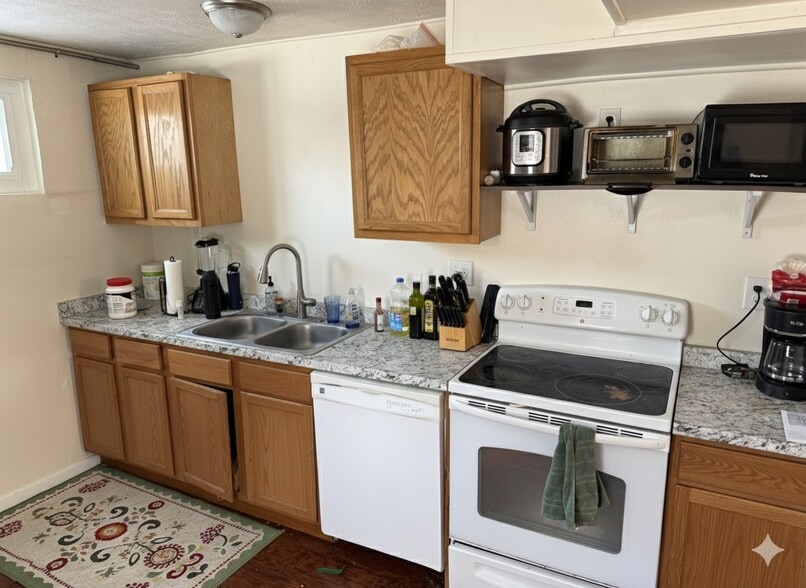 Building Photo - 551 Lexington Ave