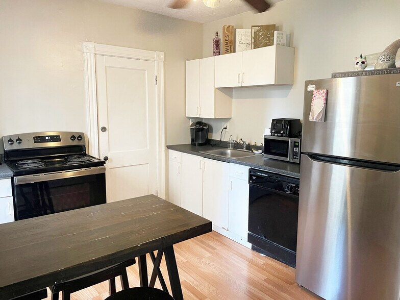 Building Photo - 25 Ashford St