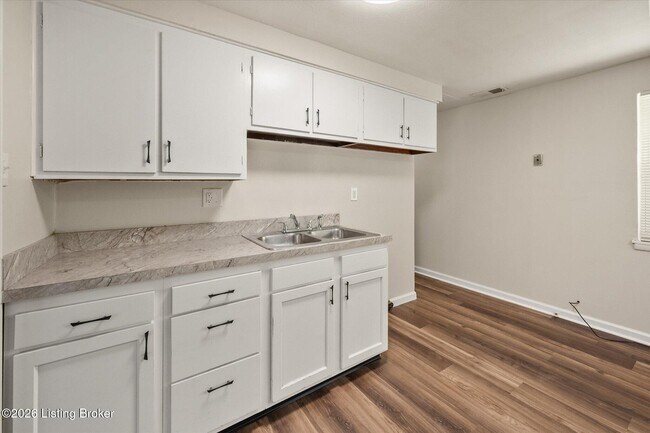 Building Photo - 5533 Ridgecrest Rd