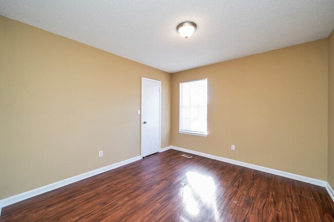 Building Photo - Spacious 4-Bedroom Home in Pleasant Grove ...