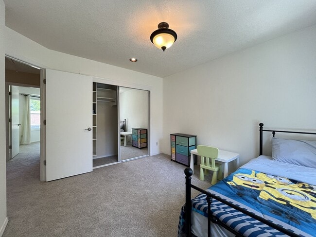 Building Photo - Stunning Bull Mountain Home with Gourmet Kitchen & Luxurious Primary Suite Retreat