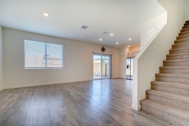 Building Photo - Terrific 4 bedroom available for rent - Al...