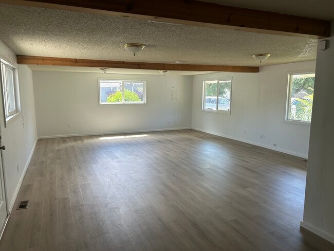 Building Photo - 6611 52nd Ave W